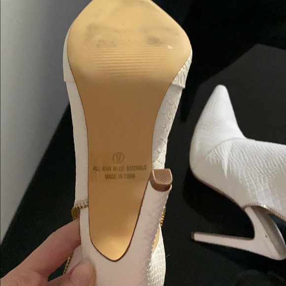 White heels - Picture 4 of 4